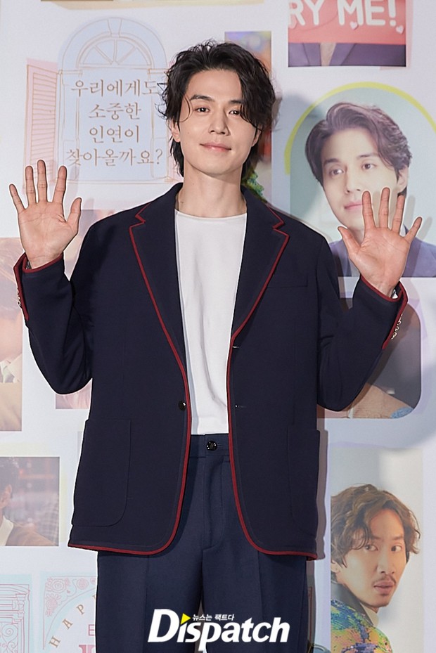 Dàn sao hạng A đổ bộ họp báo khủng nhất cuối năm: Han Ji Min - Yoona đọ sắc cực gắt, Lee Dong Wook - Kang Ha Neul soái ngút ngàn - Ảnh 7. Dàn sao hạng A đổ bộ họp báo khủng nhất cuối năm: Han Ji Min - Yoona đọ sắc cực gắt, Lee Dong Wook - Kang Ha Neul soái ngút ngàn - Ảnh 7.