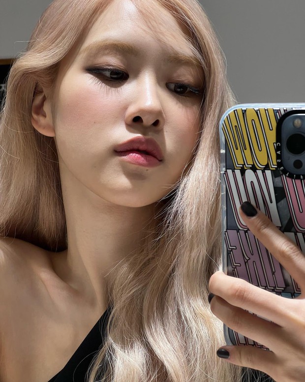 Jennie và Lisa đồng loạt comeback dịp Giáng sinh, fan BLACKPINK réo gọi Rosé vì lý do này! - Ảnh 10. Jennie và Lisa đồng loạt comeback dịp Giáng sinh, fan BLACKPINK réo gọi Rosé vì lý do này! - Ảnh 10.