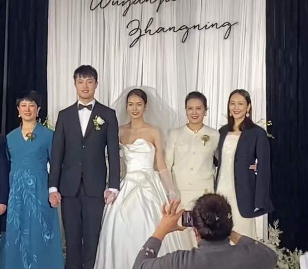 Cuối năm thêm tin hot: Tiểu tam phá nát gia đình Dương Mịch lộ bụng bầu, scandal ngoại tình với Lưu Khải Uy bị lật lại - Ảnh 2. Cuối năm thêm tin hot: Tiểu tam phá nát gia đình Dương Mịch lộ bụng bầu, scandal ngoại tình với Lưu Khải Uy bị lật lại - Ảnh 2.