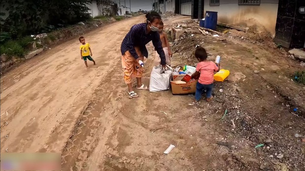 Tiểu thư nhà giàu dứt áo theo chồng nghèo, 8 năm sau nhặt ve chai nuôi đàn con thơ - Ảnh 4.