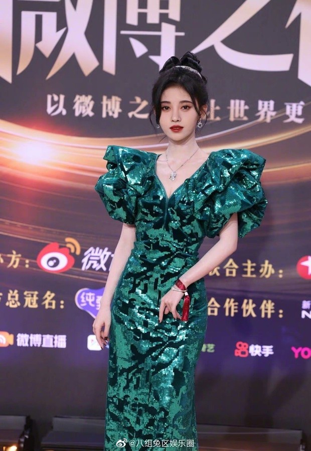 Bị nghi trùng tu toàn bộ gương mặt, nhan sắc Cúc Tịnh Y qua ống kính hung thần có thần thánh như được tung hô? - Ảnh 5. Bị nghi trùng tu toàn bộ gương mặt, nhan sắc Cúc Tịnh Y qua ống kính hung thần có thần thánh như được tung hô? - Ảnh 5.