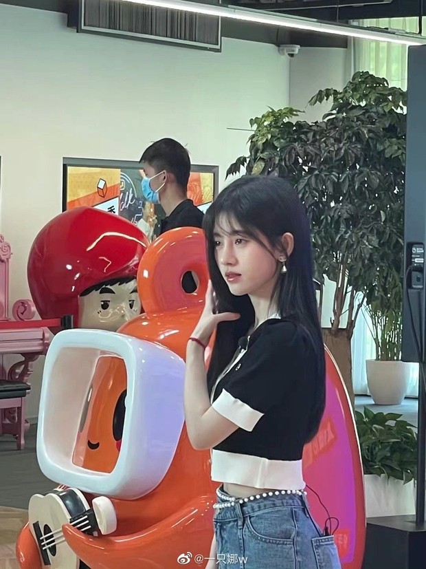 Bị nghi trùng tu toàn bộ gương mặt, nhan sắc Cúc Tịnh Y qua ống kính hung thần có thần thánh như được tung hô? - Ảnh 3. Bị nghi trùng tu toàn bộ gương mặt, nhan sắc Cúc Tịnh Y qua ống kính hung thần có thần thánh như được tung hô? - Ảnh 3.