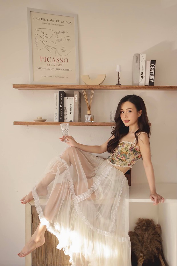 Gái quê diện đồ sang hơn thành phố, mỹ nhân này đang gây tranh cãi đỉnh điểm: Ở quê chứ có phải đi tu đâu trời? - Ảnh 7.