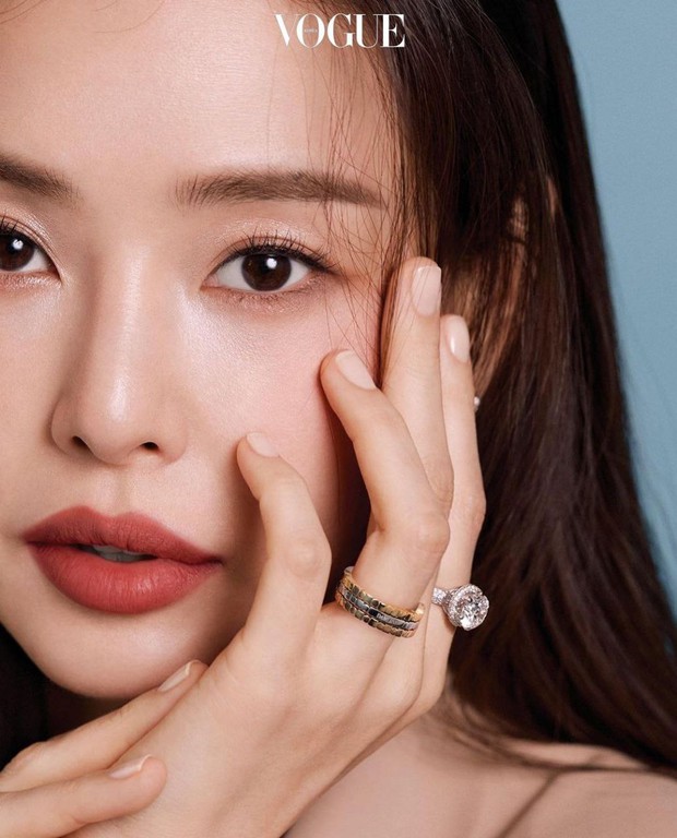 Hoa hậu Hàn đẹp nhất thế giới Honey Lee tái xuất đẹp xỉu sau đám cưới, netizen lại dán mắt vào chiếc nhẫn hột xoàn khủng - Ảnh 4.