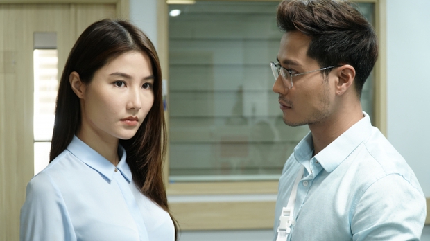 Chẳng hề xấu như Nam (Hương Vị Tình Thân) nhưng váy áo của 3 mỹ nhân này vẫn bị chê tơi tả: Kín hay hở cũng chẳng chịu? - Ảnh 2. Chẳng hề xấu như Nam (Hương Vị Tình Thân) nhưng váy áo của 3 mỹ nhân này vẫn bị chê tơi tả: Kín hay hở cũng chẳng chịu? - Ảnh 2.