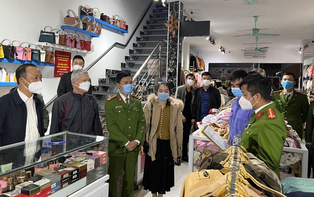 Khởi tố 2 tội danh đối với chủ shop đánh đập, cắt áo ngực của cô gái vì nghi ăn trộm váy 160k - Ảnh 2.