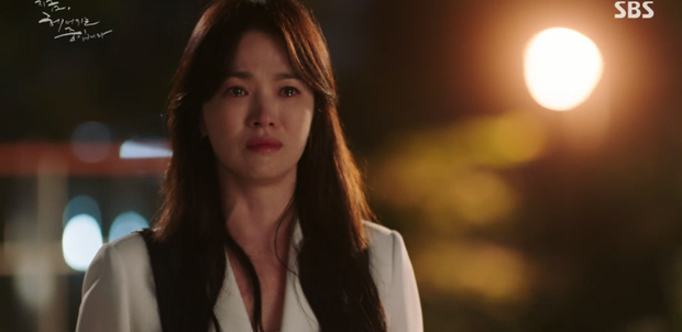 Song Hye Kyo hôn tình trẻ giữa chốn đông người, vừa xong xuôi thì bị mẹ chồng cảnh cáo ở Now, We Are Breaking Up? - Ảnh 6.