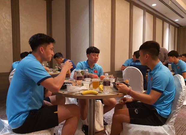 HLV Park Hang-seo kiến nghị BTC AFF Cup thay đổi món ăn cho tuyển Việt Nam  - Ảnh 1.