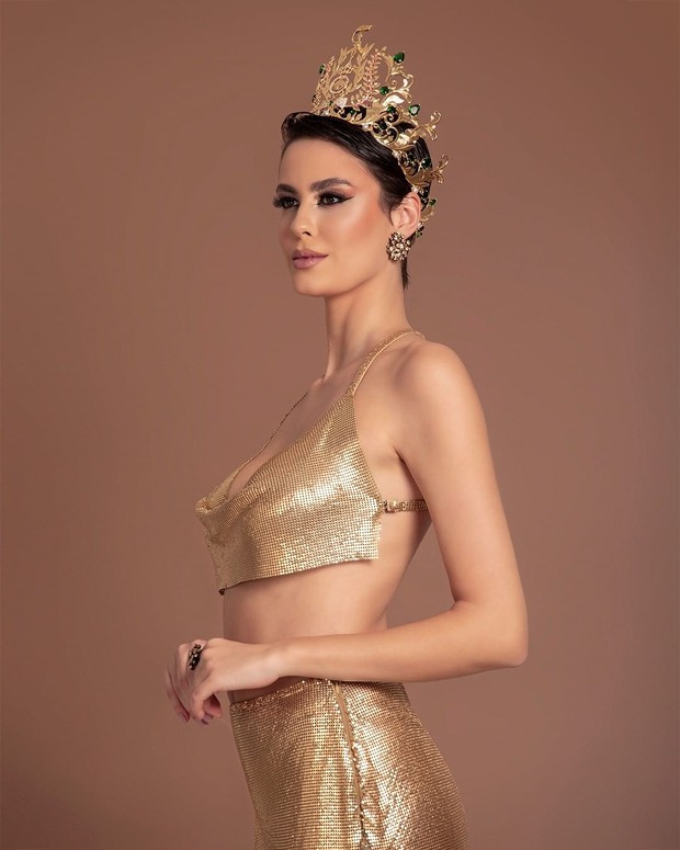 Khoảnh khắc tình bể bình nhất đêm Chung kết Miss Grand 2021: Á hậu 2 hôn bạn trai đắm đuối, khoe visual tượng tạc đẳng cấp - Ảnh 7.