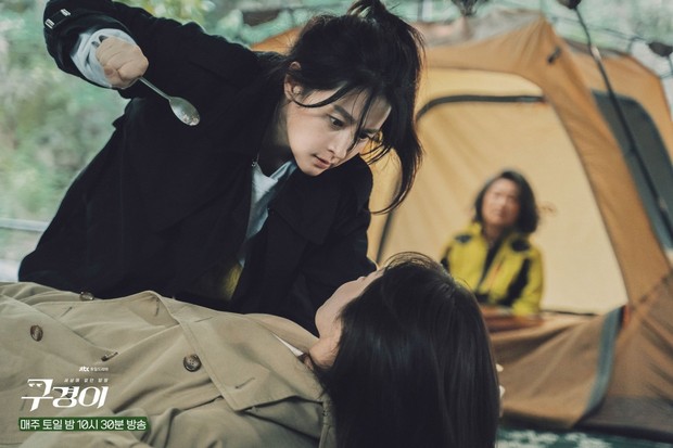 Song Hye Kyo hôn cháy màn hình cũng không cứu nổi rating Now, We Are Breaking Up, bom tấn cổ trang tiếp tục dẫn đầu - Ảnh 5.