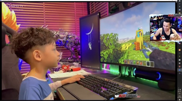 Quý tử Độ Mixi Tùng Sói chứng minh khả năng chơi game dù chỉ mới 5 tuổi, liệu đây có phải là thần đồng Minecraft tương lai? - Ảnh 1.