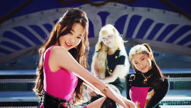 Nhóm nữ tân binh hot nhất hiện nay vướng nghi vấn phân biệt đối xử: Wonyoung như con cưng, liên tục át vía các thành viên khác? - Ảnh 1. Nhóm nữ tân binh hot nhất hiện nay vướng nghi vấn phân biệt đối xử: Wonyoung như con cưng, liên tục át vía các thành viên khác? - Ảnh 1.
