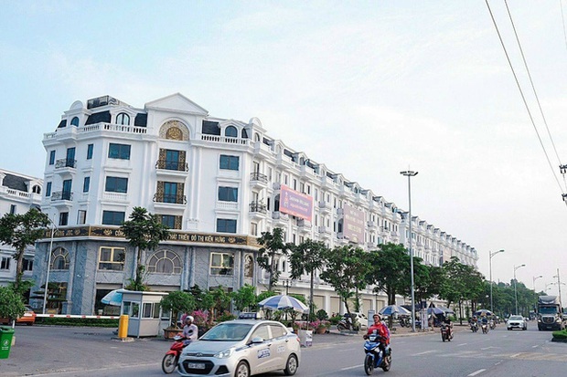 Đầu tư chứng khoán, tiền ảo lỗ, người đẹp 26 tuổi chuyển buôn đất: Bất ngờ vì thắng liên tục, sở hữu nhiều shophouse hàng chục tỷ đồng - Ảnh 2. Đầu tư chứng khoán, tiền ảo lỗ, người đẹp 26 tuổi chuyển buôn đất: Bất ngờ vì thắng liên tục, sở hữu nhiều shophouse hàng chục tỷ đồng - Ảnh 2.