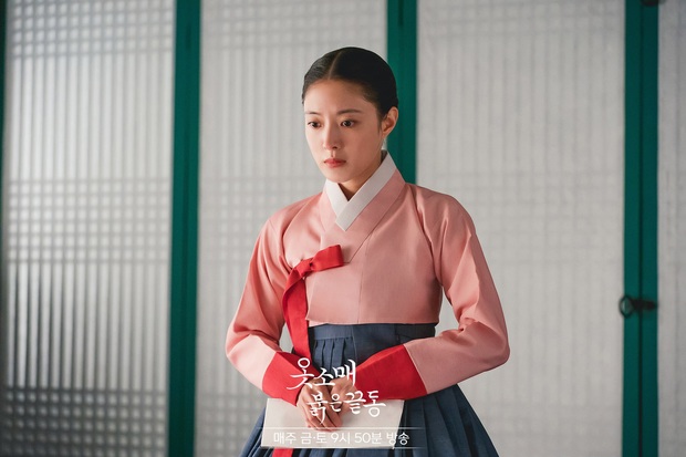 Netizen tranh cãi về visual mỹ nhân cổ trang át vía Song Hye Kyo: Người khen xinh nức nở, kẻ chê không có cửa với đàn chị - Ảnh 5.