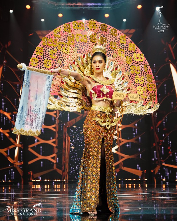 Miss Grand Campuchia bị tố chơi xấu Thuỳ Tiên: Vòng 1 khủng lắm ai ơi, 23 tuổi vẫn chìm đắm trong sắc hồng max sến - Ảnh 3. Miss Grand Campuchia bị tố chơi xấu Thuỳ Tiên: Vòng 1 khủng lắm ai ơi, 23 tuổi vẫn chìm đắm trong sắc hồng max sến - Ảnh 3.