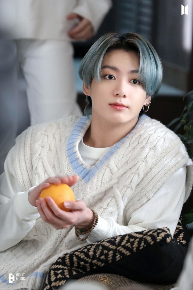 Ảnh cận mặt chưa chỉnh sửa của Jungkook (BTS) gây sốc: Sở hữu đặc điểm nào mà được khen đẹp trai nhất giới idol? - Ảnh 10.