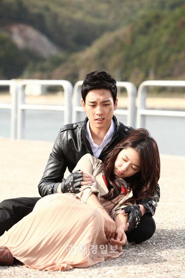 Mỹ nhân Hoàng Cung rẽ 2 ngả sau 14 năm: Park Shin Hye viên mãn bên chồng con, tiểu Kim Tae Hee bị ép lên giường đến mức bỏ nghề - Ảnh 6. Mỹ nhân Hoàng Cung rẽ 2 ngả sau 14 năm: Park Shin Hye viên mãn bên chồng con, tiểu Kim Tae Hee bị ép lên giường đến mức bỏ nghề - Ảnh 6.