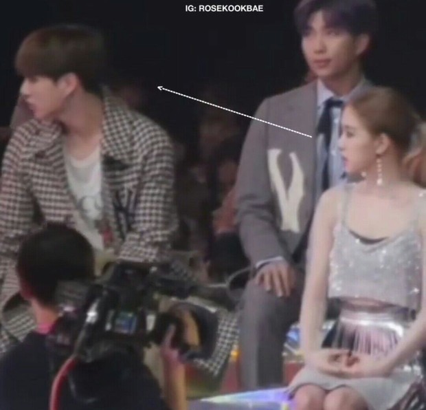 Ảnh hẹn hò của Jungkook (BTS) và Rosé (BLACKPINK) bất ngờ gây sốt: Nhìn sai sai nhưng fan vẫn gật gù khen ngợi vì lý do này! - Ảnh 8. Ảnh hẹn hò của Jungkook (BTS) và Rosé (BLACKPINK) bất ngờ gây sốt: Nhìn sai sai nhưng fan vẫn gật gù khen ngợi vì lý do này! - Ảnh 8.