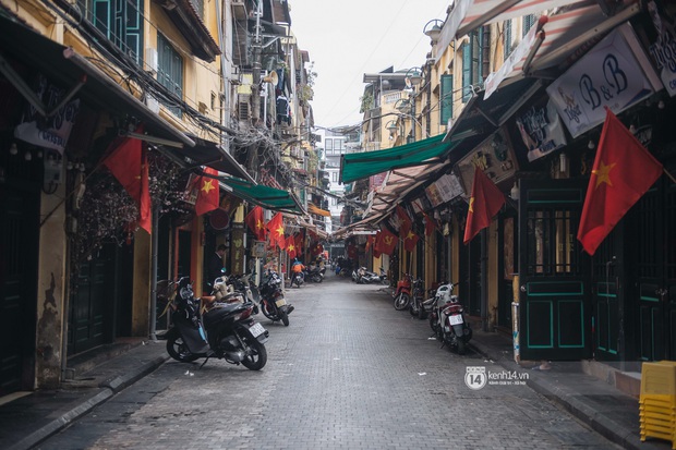 Ảnh: Tình hình quán xá Hà Nội trong ngày đầu thực hiện tạm đóng cửa vũ trường, quán bar và thắt chặt phòng chống dịch Covid-19 - Ảnh 1. Ảnh: Tình hình quán xá Hà Nội trong ngày đầu thực hiện tạm đóng cửa vũ trường, quán bar và thắt chặt phòng chống dịch Covid-19 - Ảnh 1.