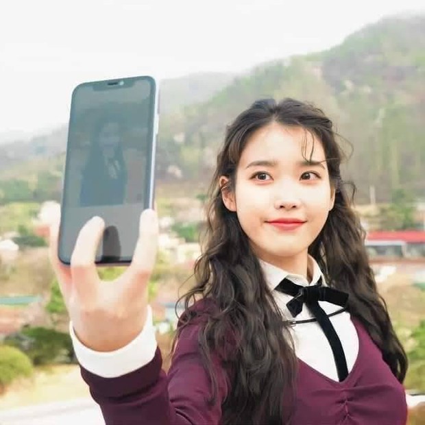 Netizen phát sốt vì trình độ selfie thượng thừa với camera sau iPhone của IU - Ảnh 4.