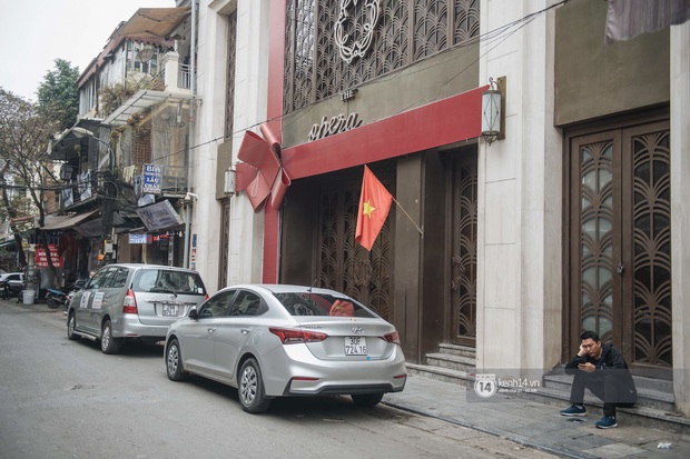 Ảnh: Tình hình quán xá Hà Nội trong ngày đầu thực hiện tạm đóng cửa vũ trường, quán bar và thắt chặt phòng chống dịch Covid-19 - Ảnh 3. Ảnh: Tình hình quán xá Hà Nội trong ngày đầu thực hiện tạm đóng cửa vũ trường, quán bar và thắt chặt phòng chống dịch Covid-19 - Ảnh 3.