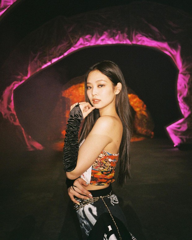 Khoe ảnh sương sương hậu trường THE SHOW, Jennie và Jisoo (BLACKPINK) khiến netizen thốt lên: Nhan sắc đỉnh nhất nhì Kpop đây rồi! - Ảnh 11.