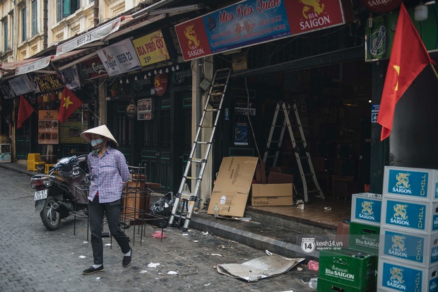 Ảnh: Tình hình quán xá Hà Nội trong ngày đầu thực hiện tạm đóng cửa vũ trường, quán bar và thắt chặt phòng chống dịch Covid-19 - Ảnh 4. Ảnh: Tình hình quán xá Hà Nội trong ngày đầu thực hiện tạm đóng cửa vũ trường, quán bar và thắt chặt phòng chống dịch Covid-19 - Ảnh 4.
