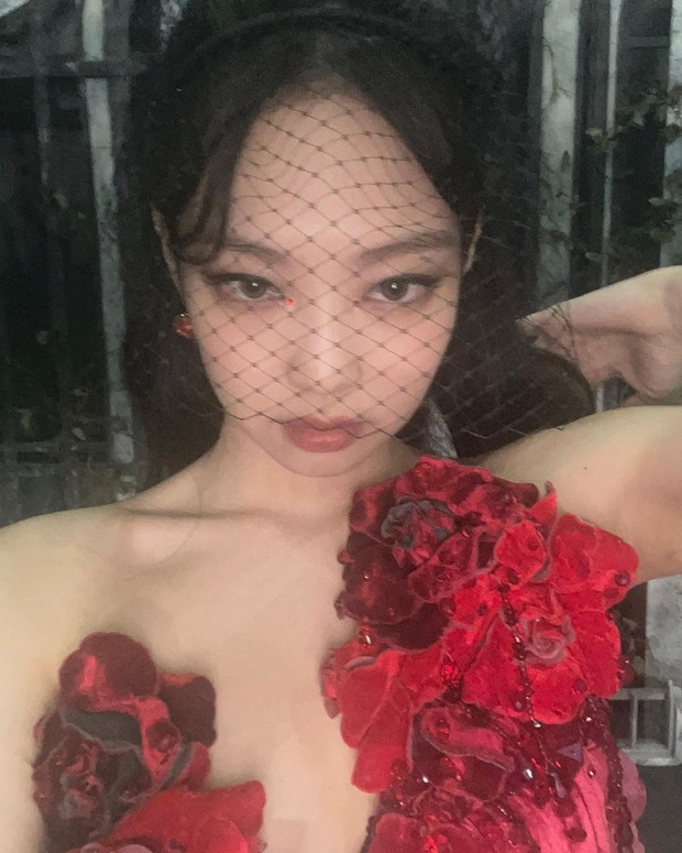 Khoe ảnh sương sương hậu trường THE SHOW, Jennie và Jisoo (BLACKPINK) khiến netizen thốt lên: Nhan sắc đỉnh nhất nhì Kpop đây rồi! - Ảnh 10.