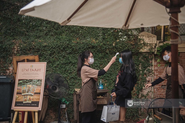 Ảnh: Tình hình quán xá Hà Nội trong ngày đầu thực hiện tạm đóng cửa vũ trường, quán bar và thắt chặt phòng chống dịch Covid-19 - Ảnh 8. Ảnh: Tình hình quán xá Hà Nội trong ngày đầu thực hiện tạm đóng cửa vũ trường, quán bar và thắt chặt phòng chống dịch Covid-19 - Ảnh 8.
