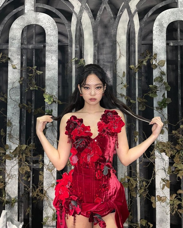 Khoe ảnh sương sương hậu trường THE SHOW, Jennie và Jisoo (BLACKPINK) khiến netizen thốt lên: Nhan sắc đỉnh nhất nhì Kpop đây rồi! - Ảnh 9.