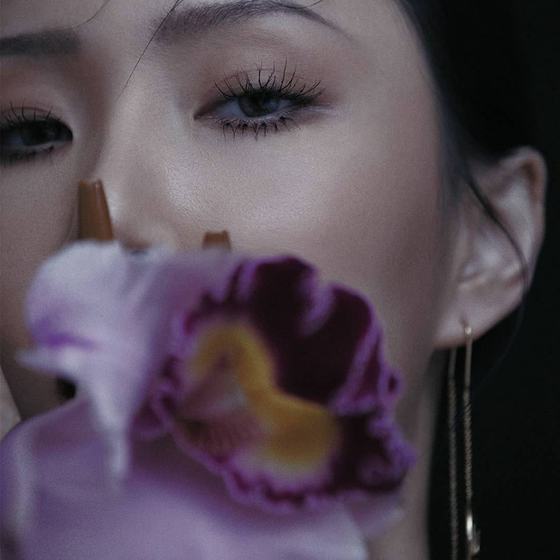 Nữ idol từng bị Knet chê kém sắc lột xác thành em út sexy nhất Kpop, nhưng ai ngờ lại đẹp nhường này trong bộ ảnh mới - Ảnh 6. Nữ idol từng bị Knet chê kém sắc lột xác thành em út sexy nhất Kpop, nhưng ai ngờ lại đẹp nhường này trong bộ ảnh mới - Ảnh 6.