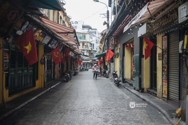 Ảnh: Tình hình quán xá Hà Nội trong ngày đầu thực hiện tạm đóng cửa vũ trường, quán bar và thắt chặt phòng chống dịch Covid-19 - Ảnh 16. Ảnh: Tình hình quán xá Hà Nội trong ngày đầu thực hiện tạm đóng cửa vũ trường, quán bar và thắt chặt phòng chống dịch Covid-19 - Ảnh 16.