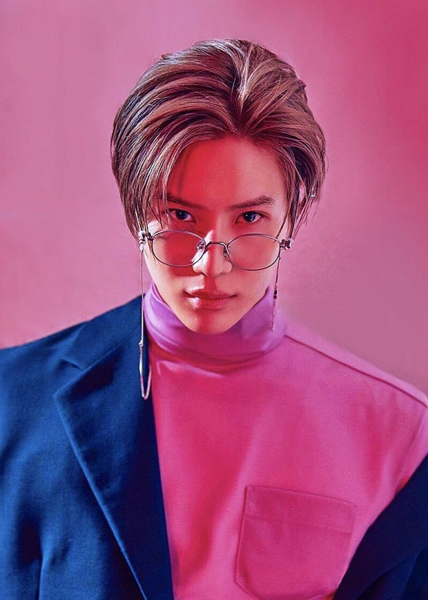 Từng không có phần hát trong nhóm, nam idol SM nỗ lực đến nỗi vào WC cũng luyện tập, giờ đây không thua main vocal lại cân cả solo - Ảnh 4. Từng không có phần hát trong nhóm, nam idol SM nỗ lực đến nỗi vào WC cũng luyện tập, giờ đây không thua main vocal lại cân cả solo - Ảnh 4.