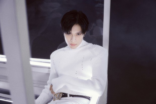 Từng không có phần hát trong nhóm, nam idol SM nỗ lực đến nỗi vào WC cũng luyện tập, giờ đây không thua main vocal lại cân cả solo - Ảnh 1. Từng không có phần hát trong nhóm, nam idol SM nỗ lực đến nỗi vào WC cũng luyện tập, giờ đây không thua main vocal lại cân cả solo - Ảnh 1.