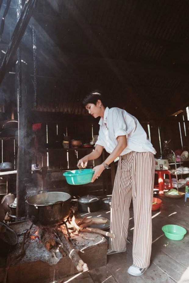Á hậu hay Hoa hậu thì về quê vẫn vật lộn với “núi” bát đĩa, nhìn cảnh này mà hội chị em đồng cảm sâu sắc! - Ảnh 7.
