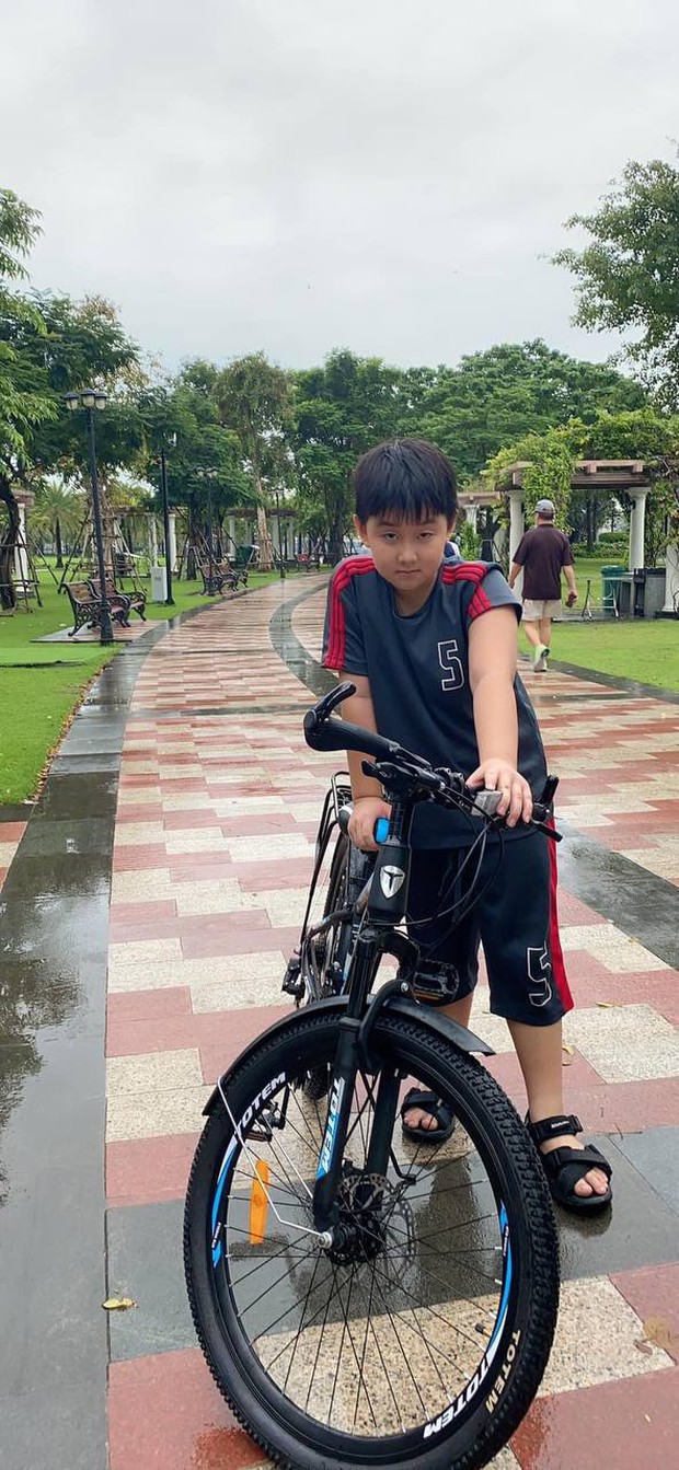 Con trai Lê Phương và Quách Ngọc Ngoan càng lớn càng bảnh bao, cao ráo, nhưng nữ diễn viên từng tiết lộ sợ bé bị tự kỷ vì lý do này - Ảnh 8.