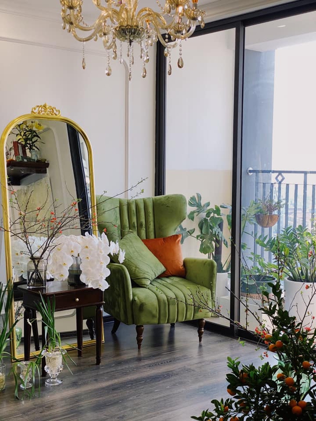 Những cao thủ chơi hoa Tết: Kết hợp mai, đào cực tài tình với tranh khiến căn nhà như sang thêm 10 phần - Ảnh 15.