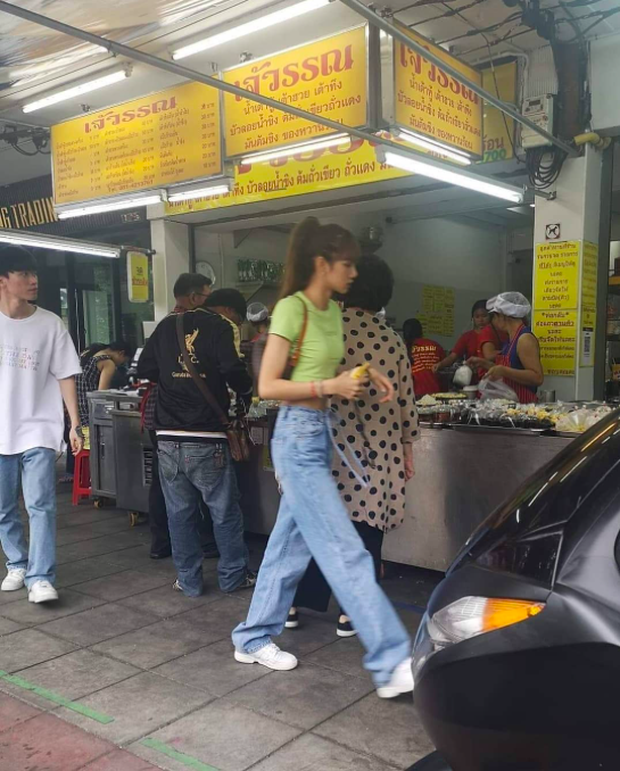 Lisa (BLACKPINK): Từ sao nhí Thái Lan đến em gái quốc tế làm nên lịch sử và những giọt nước mắt chảy ngược phía sau thành công - Ảnh 16. Lisa (BLACKPINK): Từ sao nhí Thái Lan đến em gái quốc tế làm nên lịch sử và những giọt nước mắt chảy ngược phía sau thành công - Ảnh 16.
