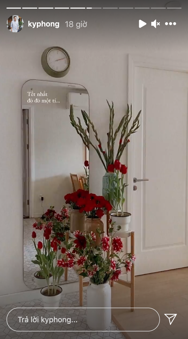 Những cao thủ chơi hoa Tết: Kết hợp mai, đào cực tài tình với tranh khiến căn nhà như sang thêm 10 phần - Ảnh 19.