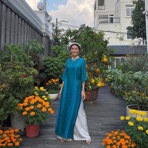 Sao Việt đọ dáng với áo dài: Hà Tăng, Lan Ngọc đội mấn trẻ trung, Quỳnh Anh Shyn diện áo trễ vai gợi cảm - Ảnh 1.