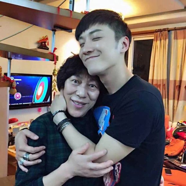 Nỗi buồn ngày Tết: Mẹ Kiều Nhậm Lương đi thăm mộ con trai, nghẹn ngào chia sẻ dòng nhắn ứa nước mắt - Ảnh 4.