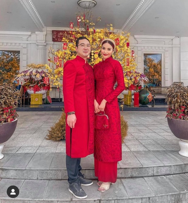 Couple hot Vbiz ngày mùng 1: Mỹ nhân hào môn “rắc thính” cực mạnh cùng ông xã, thế lực nhí nhăm nhe chiếm spotlight bố mẹ - Ảnh 4.