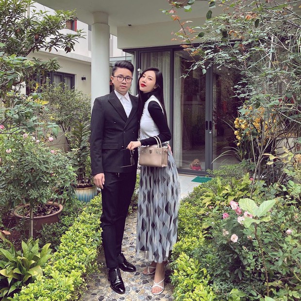 Loạt hot couple thi nhau check-in mùng 1 Tết: Quá nhiều cảnh hôn hít, quá nhiều cẩu lương - Ảnh 11.