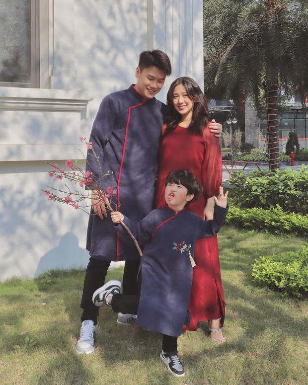 Loạt hot couple thi nhau check-in mùng 1 Tết: Quá nhiều cảnh hôn hít, quá nhiều cẩu lương - Ảnh 17.