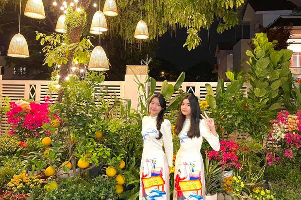 Hai ái nữ nhà Quyền Linh giật spotlight ngày mùng 1 Tết, cả chiều cao, nhan sắc lẫn thần thái đều chuẩn Hoa hậu tương lai - Ảnh 2.