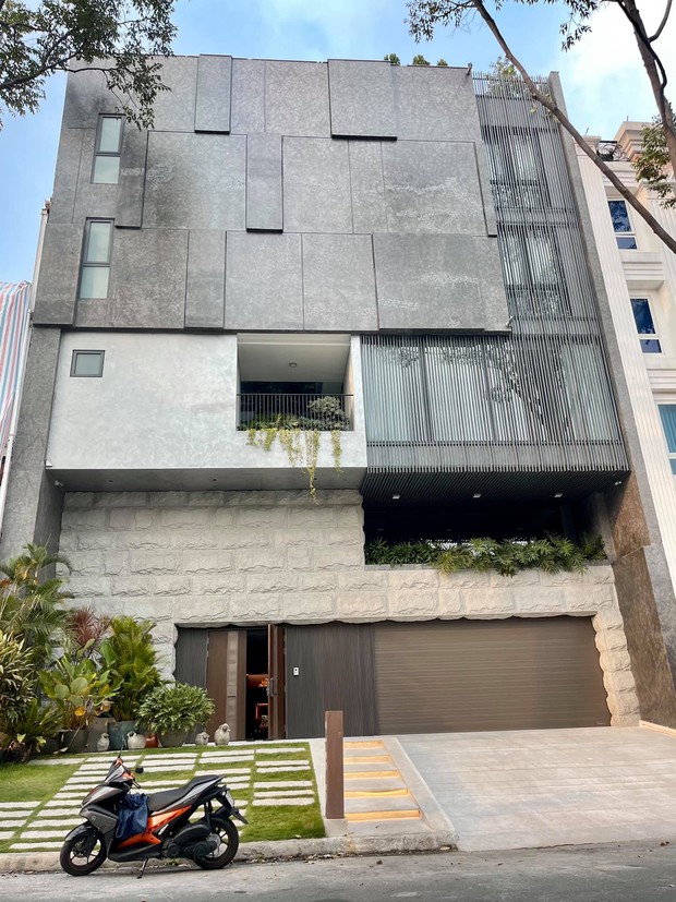 Nhà siêu giàu của Cường Đô La: Gara xịn sò chứa toàn siêu xe, bộ sưu tập trực thăng gây choáng - Ảnh 1.