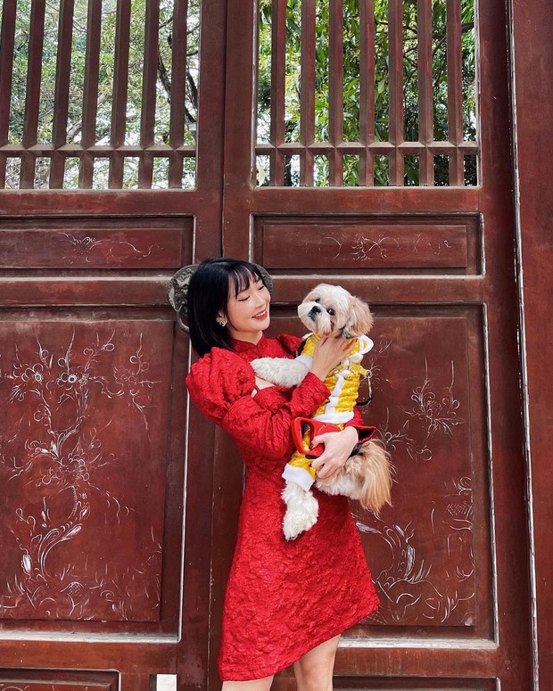 Sao Việt mặc gì đi lễ chùa đầu năm: Lệ Quyên, Angela Phương Trinh nền nã với áo dài, Sun Ht và Chi Pu lại gây tranh cãi - Ảnh 9.