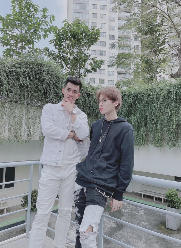 Jack đăng ảnh bên trai lạ ngày Valentine, netizen suýt rụng tim trước khoảnh khắc như đang nắm tay - Ảnh 2.