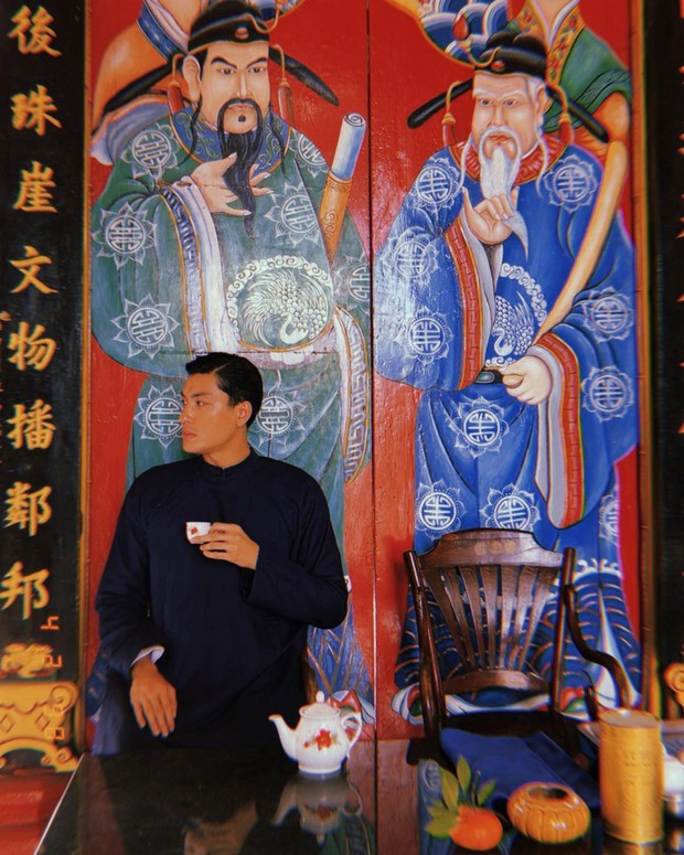 Tết Tân Sửu, cánh mày râu rộn ràng diện áo dài du xuân, vừa lưu giữ nét truyền thống mà trông vẫn chất lừ - Ảnh 2.