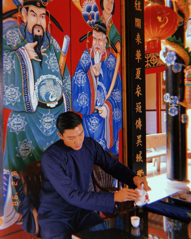 Tết Tân Sửu, cánh mày râu rộn ràng diện áo dài du xuân, vừa lưu giữ nét truyền thống mà trông vẫn chất lừ - Ảnh 11.